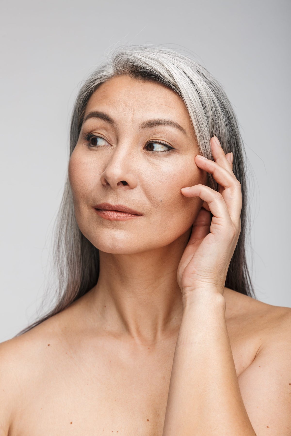Peptides vs. Retinol: Which Is Better for Skin Longevity in 2026?